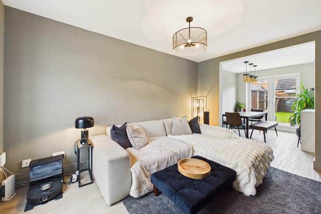 Living room at Hull house. (Pic credit: Rightmove)