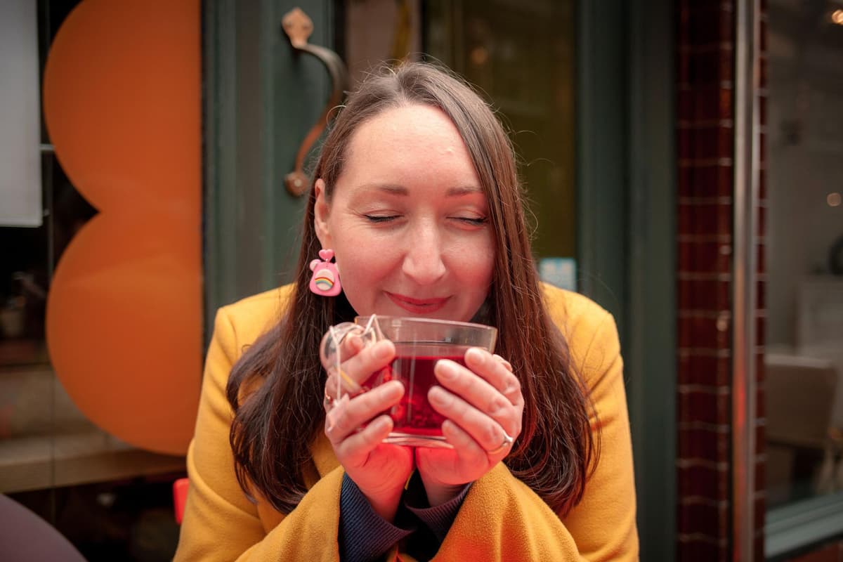Cuppa Kindness: Unternehmerin aus Hull gewinnt Wettbewerb mit Theo ...