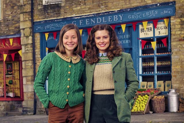 All Creatures Great and Small Jenny Alderson (Imogen Clawson) and Helen Alderson (Rachel Shenton) from series two. Photographer: Jay Brooks / Viacom