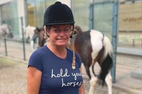 East Yorkshire woman Louise Bielby whose parents both died with dementia is using her appearance in a reality TV show to raise funds for Alzheimer’s Society.