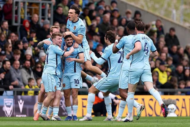 OXFORD, ENGLAND - APRIL 03: Mohamed Belloumi of Hull City celebrates scoring his team's first goal with teammates during the Sky Bet Championship match between Oxford United and Hull City at Kassam Stadium on April 03, 2026 in Oxford, England. (Photo by Alex Pantling/Getty Images)