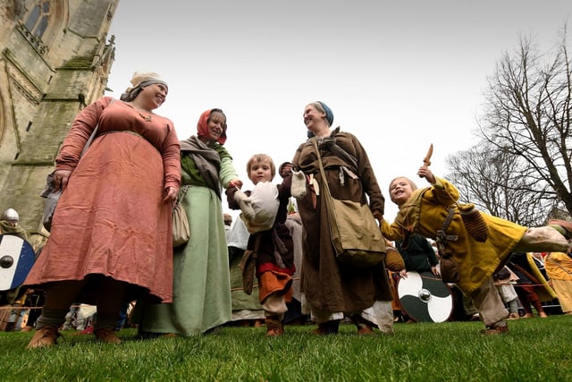 Families in Viking dress