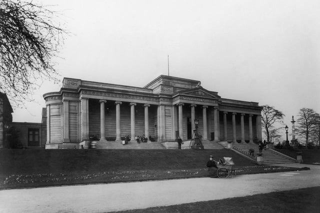 The Mappin Art Gallery, now known as West Park Museum, in Sheffield, circa 1905.