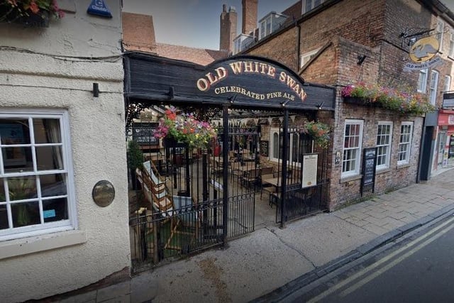 The pub has a rating of 4.3 stars on Google with 2,250 reviews.