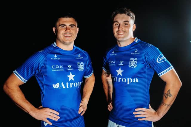 Jake Clifford, left, and Tex Hoy, right, were team-mates at Newcastle Knights. (Photo: Hull FC)