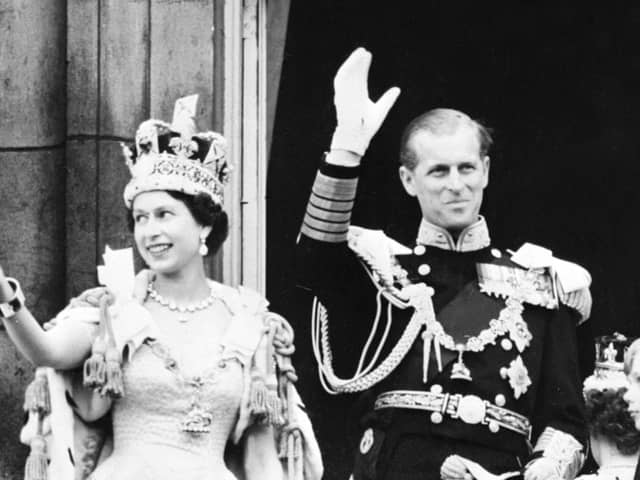 Queen Elizabeth II and Prince Philip wave to the crowd. (Pic credit: Getty Images)
