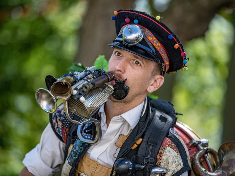 An entertainer at the Steampunk Weekend