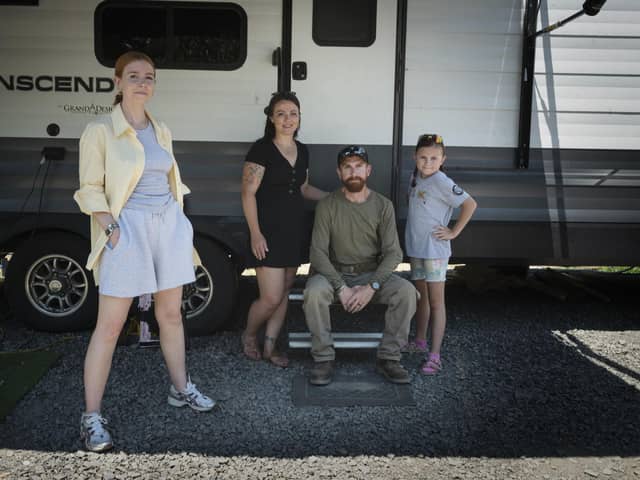 Stacey Dooley Sleeps Over USA. Pictured: (L-R) Stacey Dooley, Lindsay, Randy and Autumn.