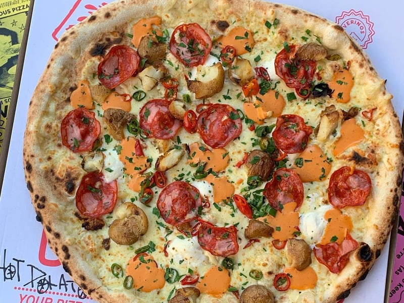 Civerino's Slice is an adorable pastel-coloured "pop-up" in Nobel's Arcade on the promenade. They offer drool-worthy slices of their world famous pizza (with plenty of vegan options), as well as 14" and 20" pizza pies to pick up from their hatch and enjoy at the beach.