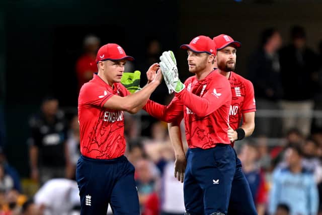 BRISBANE, AUSTRALIA - NOVEMBER 01: Sam Curran of England celebrates celebrates with team mates after taking the catch to dismiss James Neesham of New Zealand during the ICC Men's T20 World Cup match between England and New Zealand at The Gabba on November 01, 2022 in Brisbane, Australia. (Photo by Bradley Kanaris/Getty Images)