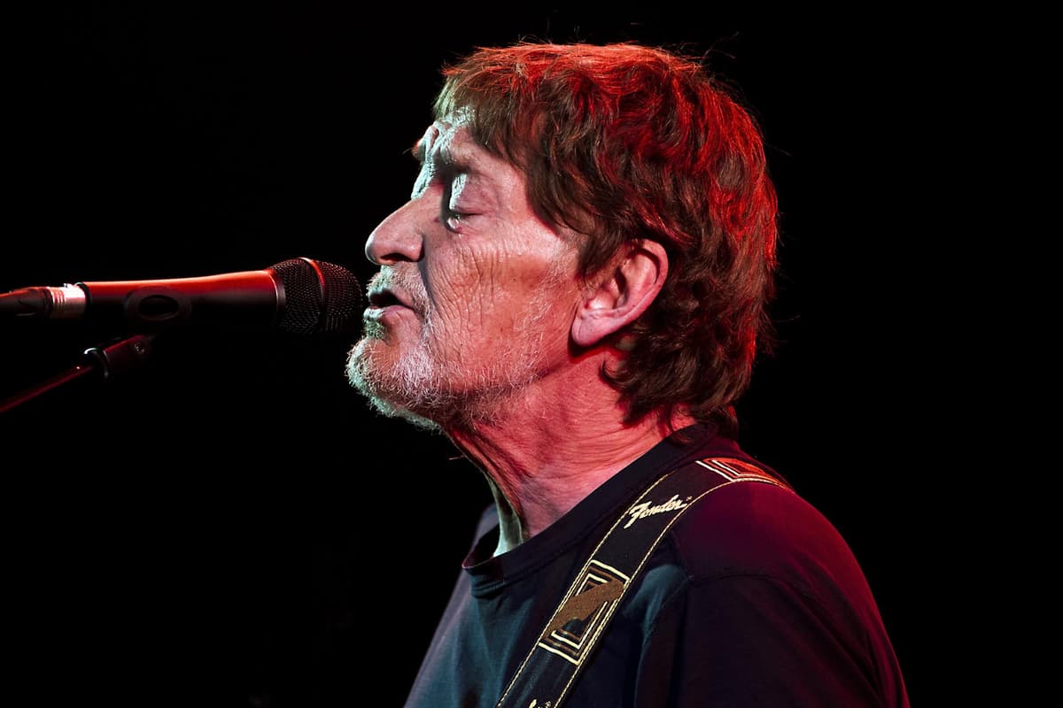 Politicians support permanent tribute for 'absolute legend' Chris Rea in ...