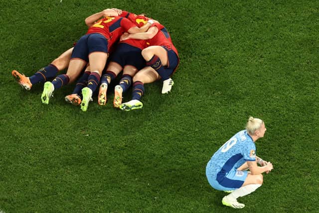 Heartbreak for Beth England as Spain's players celebrate winning the World Cup final in Sydney (Picture: David Gray/AFP via Getty Images)