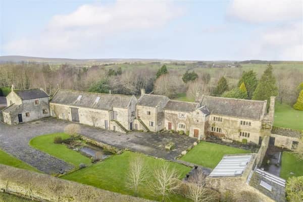 This beautiful, historic property is in an idyllic spot close to Swinsty and Fewston reservoirs but it is just a 15 minute drive from Harrogate
