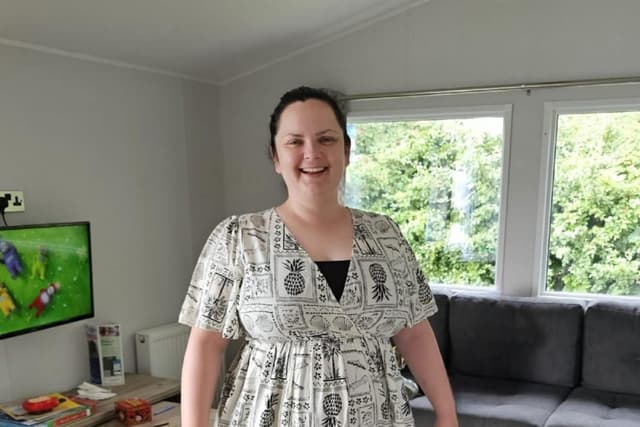 „Mein Sommerurlaub war ruiniert – | als ich von einem Wespenschwarm ...