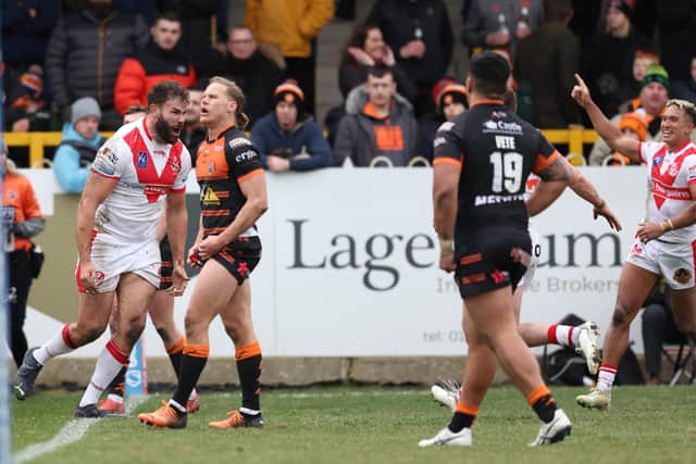 Castleford Tigers lost the key moments against St Helens. (Photo: John Clifton/SWpix.com)