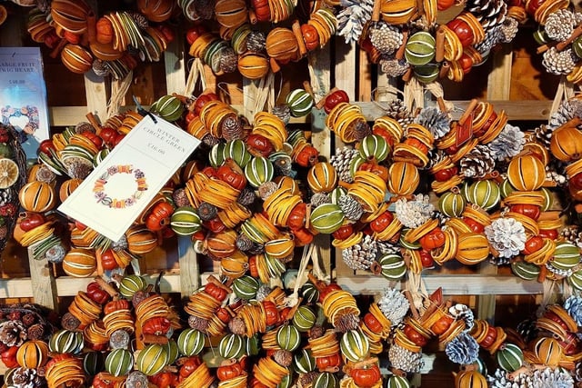 Scented Christmas decorations made from natural materials were sold at the market.