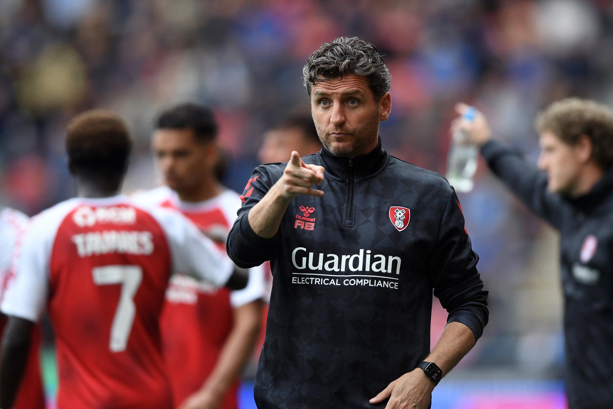 Huddersfield Town Transfer-News: Junger Stürmer wechselt auf Leihbasis zu ...