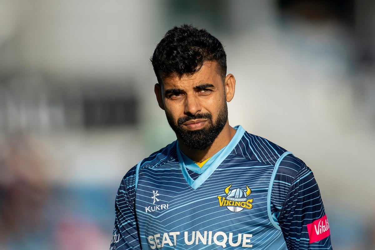 Shadab-ya-face! Former Yorkshire player answers his critics in style