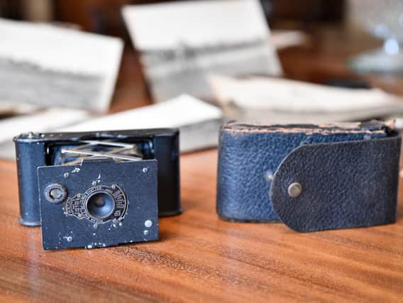 This is the camera that Captain Robert Bennett, known as Bob, to document life on the front line from October 1914 to January 1915.