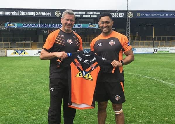 New Castleford Tigers signing Quentin Laulu-Togagee with head coach Daryl Powell.