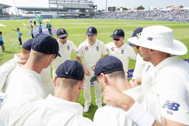 England huddle as captain Joe Root talks prior to taking the field against Pakistan at Heaidngley on day one. Picture: Allan McKenzie/SWpix.com