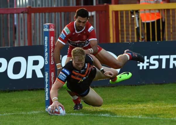 Kieran Gill opens the scoring for Castleford Tigers with their first try in the 42-14 Super League victory over Hull Kingston Rovers (Picture: Matthew Merrick/RL Photos).
