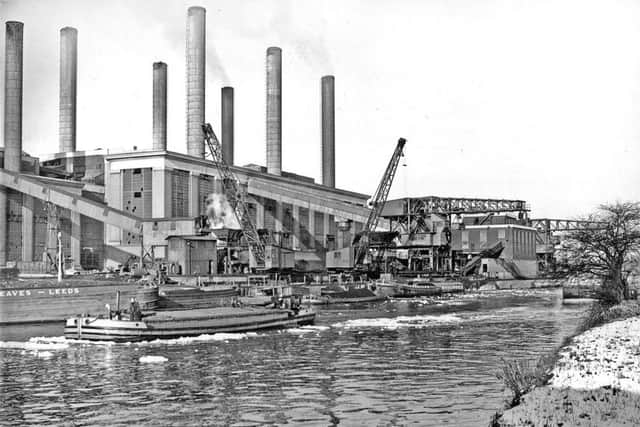 Ferrybridge power station in 1954.