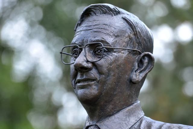 Ken Syring The Yorkshire Post says: A fitting tribute to Sir Ken