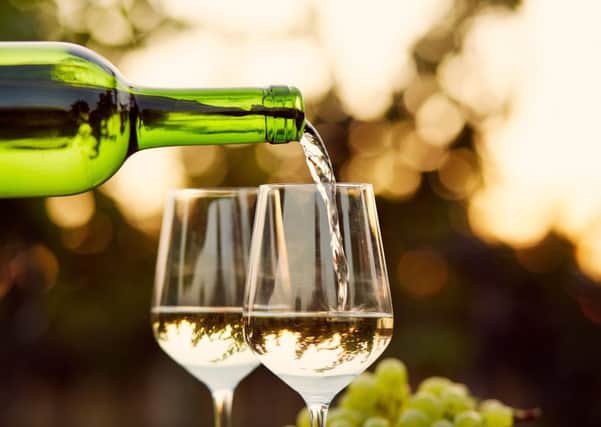 The gender wine gap: Do waiters pour smaller glasses for women?