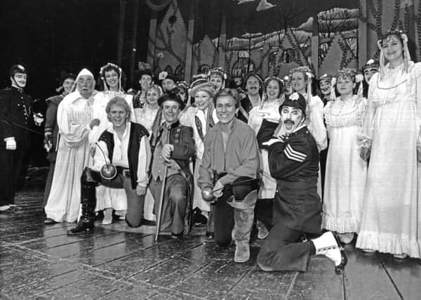 The cast of Pirates of Penzance at the Lyceum Theatre in December 1990.
