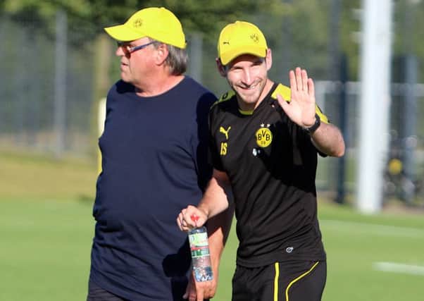Jan Siewert, getting his message across during a Borussia Dortmund training session. Picture courtesy of Groeger/Ruhr Nachrichten.