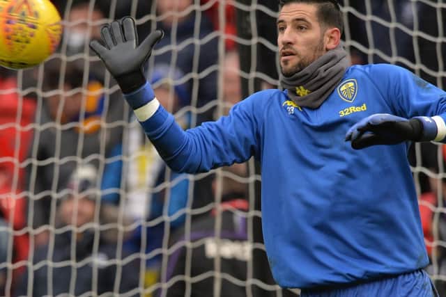 STARTING: Kiko Casilla.