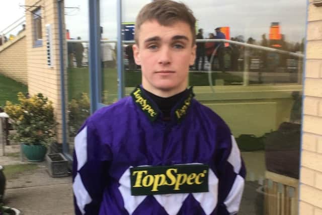 Jockey Tommy Dowson, deputising for Adam Nicol, rode Lady Buttons to a dramatic victory at Doncaster.