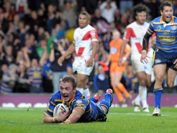 Lee Smith scores in the 2009 Grand Final v St Helens (SWPix)