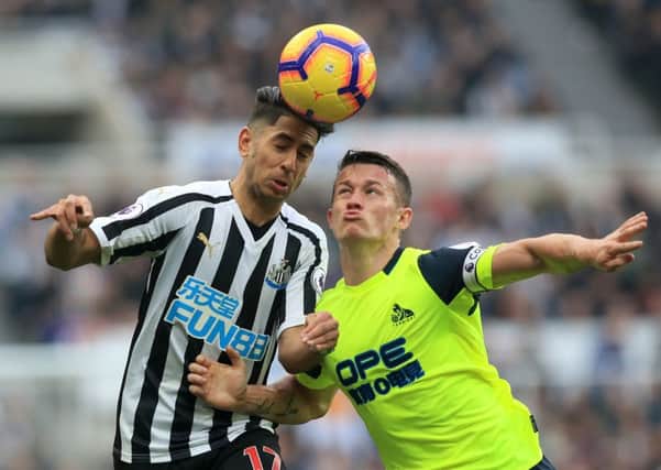 Newcastle United's Ayoze Perez (left) and Huddersfield Town's Jonathan Hogg battle for the ball.