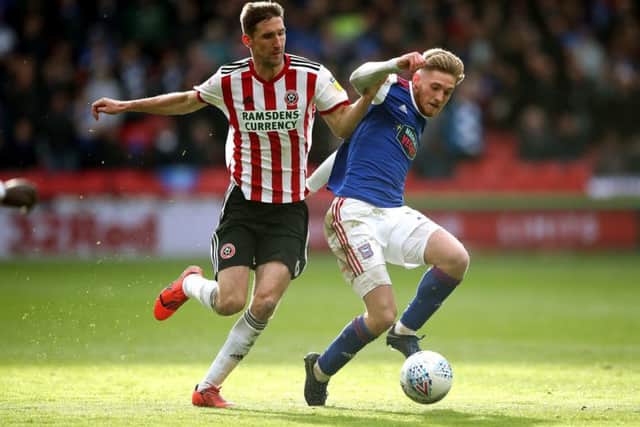 Sheffield United's Chris Basham (left) and Ipswich Town's Teddy Bishop (right) battle for the ball.