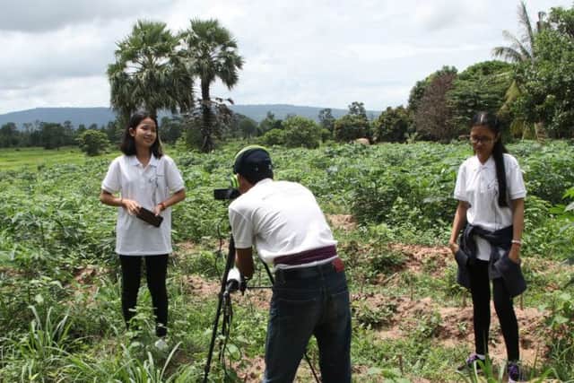 Trainee teachers taking part in the Anlong Veng Peace Tours get to grips with filmmaking (Photography by Keo Theasrun/Documentation Center of Cambodia)
