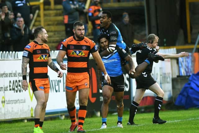 Hull's Albert Kelly is congratulated by fellow try scorer Ratu Naulago.   Picture Jonathan Gawthorpe