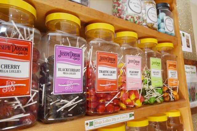 Should sweets be sold in paper or plastic?