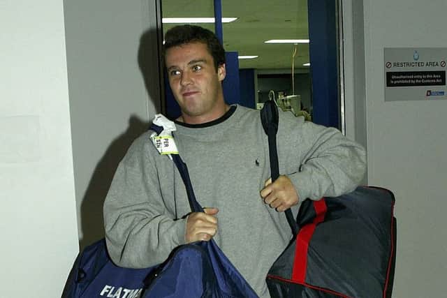 Martyn Wood arrives at Perth International Airport in October 2003 after being called up by England as a possible replacement scrum-half. Picture: David Rogers/Getty Images.
