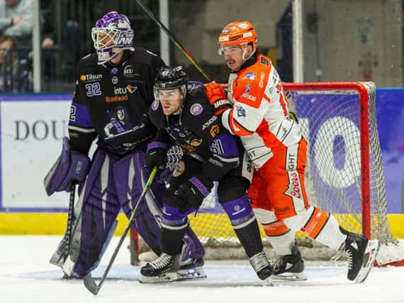 Anthony DeLuca makes a nuisance of himself near the Glasgow Clan net. Picture: Al Goold/EIHL.