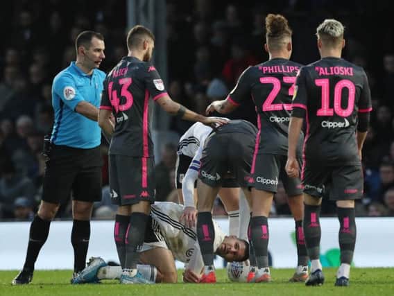 A shocking referee decision contributed to Leeds United's defeat at Fulham