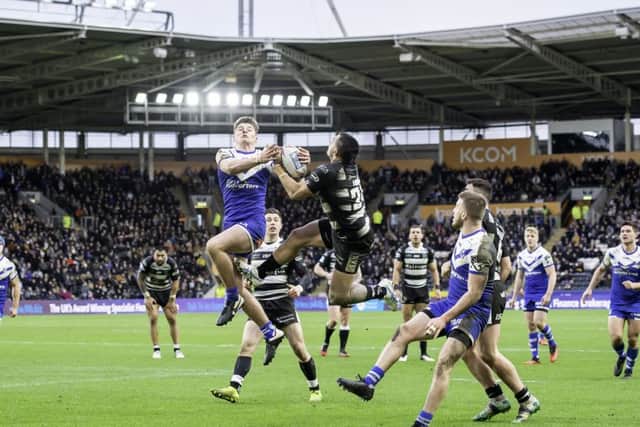 St Helens' Jack Welsby & Hull FC's Mahe Fonua compete for the ball.