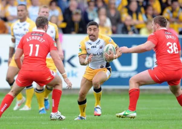 Rangi Chase breaks through the Salford defence