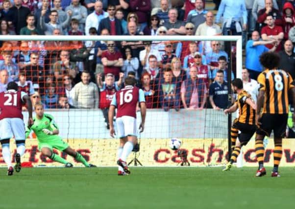 Hull City's Robbie Brady (second right) scores a penalty past West Ham's Jussi Jaaskelainen during the Barclays Premier League match at the KC Stadium, Hull.
