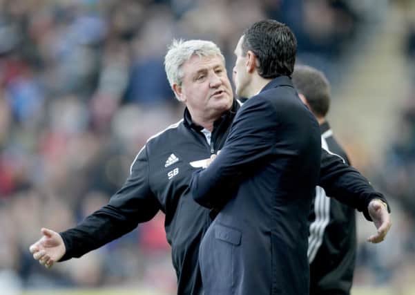 Hull City manager Steve Bruce (left) and Sunderland manager Gus Poyet during the Barclays Premier League match at the KC Stadium, Hull.