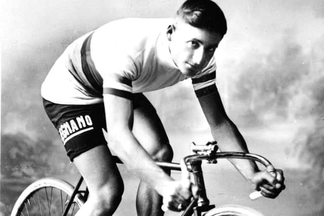 1927: Giro D'Italia.
Alfredo Binda. 
Photo: Offside / Farabolafoto.