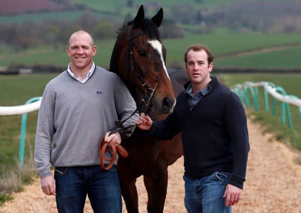 Mike Tindall (left) and James Simpson-Daniel with Monbeg Dude.