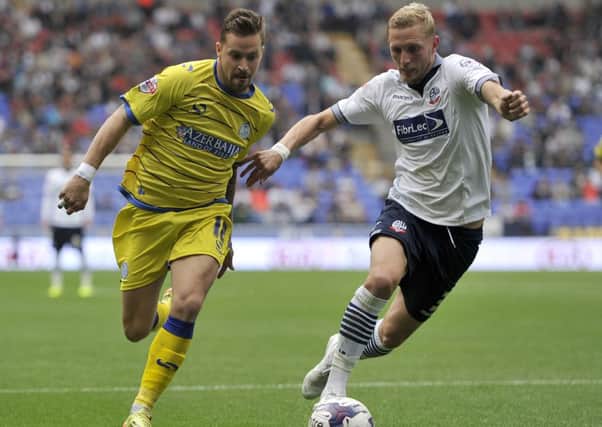 Bolton Wanderers's Dean Moxey (right) and Sheffield Wednesday's Chris Maguire battle for the ball.