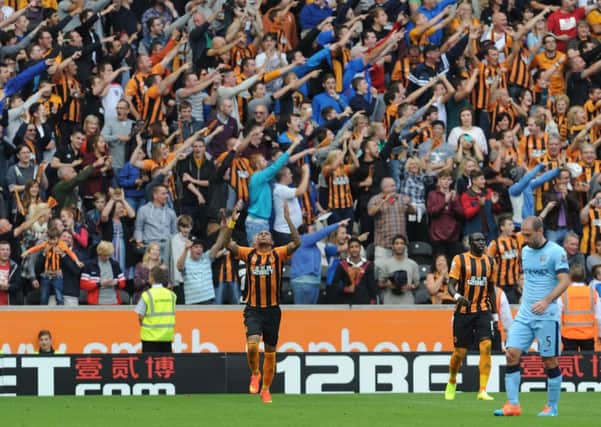 Hull City's Abel Hernandez (centre) celebrates after scoring his side's second goal